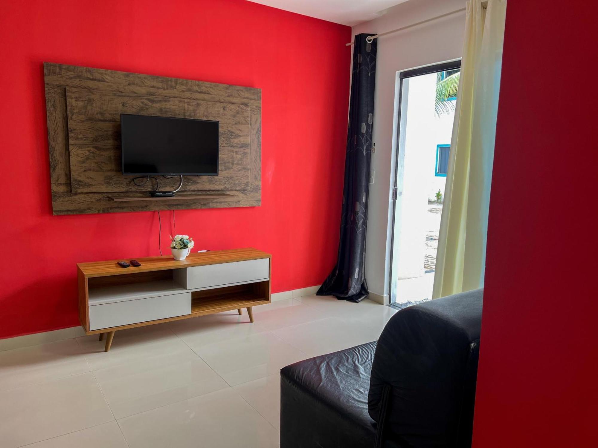 700m Da Praia; 2 Suites; Wifi 300 Mbs; Piscina; Churrasqueira; Estacionamento Gratuito 1 Carro