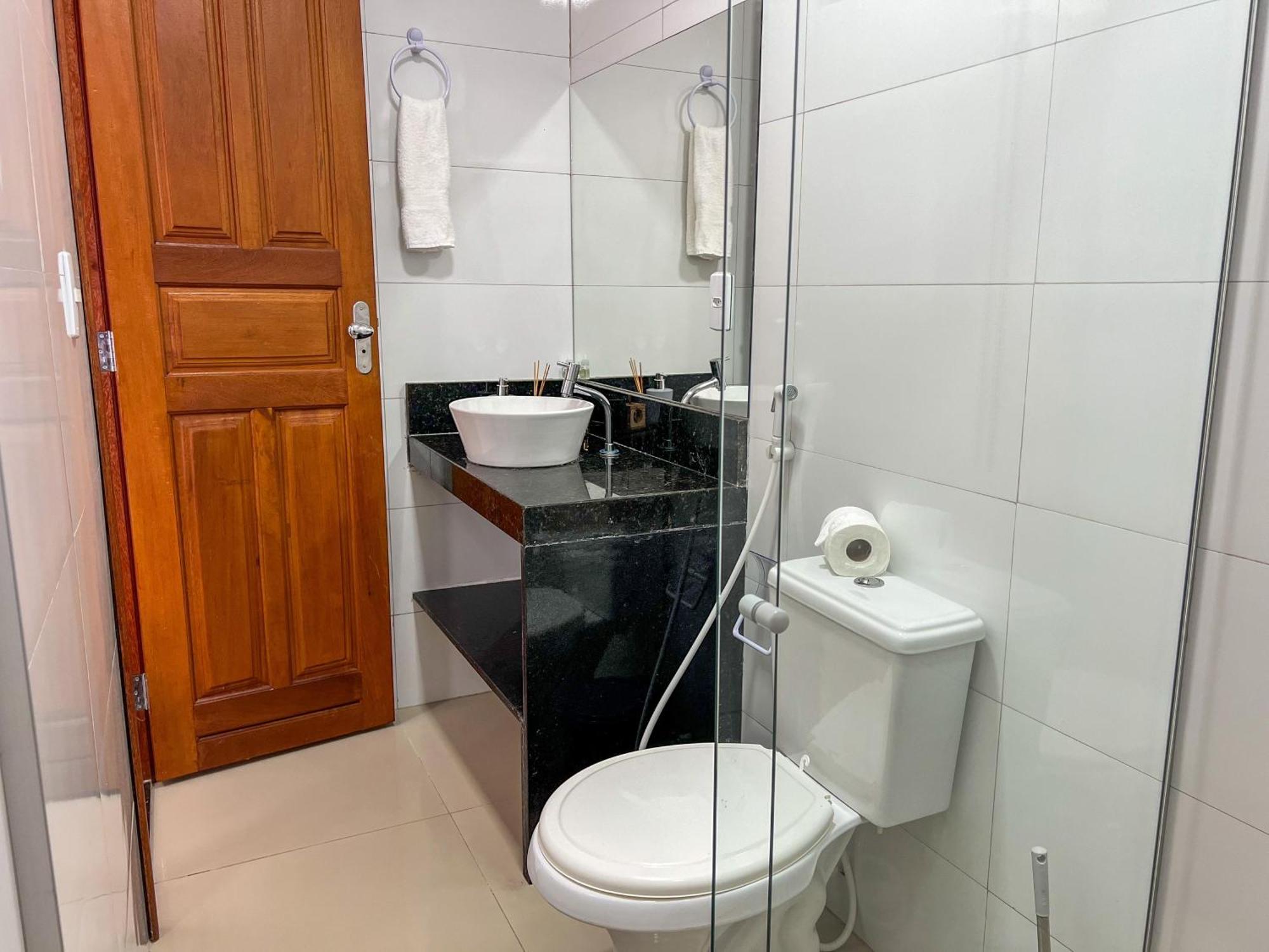 700m Da Praia; 2 Suites; Wifi 300 Mbs; Piscina; Churrasqueira; Estacionamento Gratuito 1 Carro *