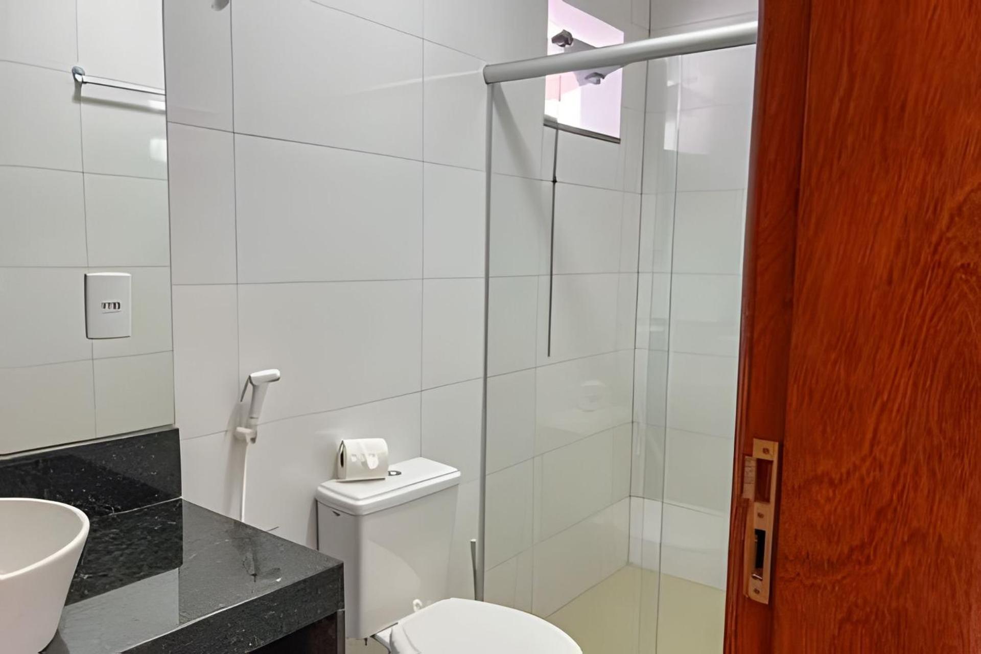 700m Da Praia; 2 Suites; Wifi 300 Mbs; Piscina; Churrasqueira; Estacionamento Gratuito 1 Carro